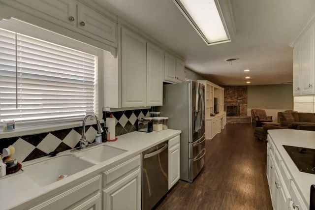 1911 Cypress Court, Gainesville, TX 76240