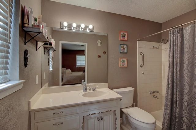 1911 Cypress Court, Gainesville, TX 76240