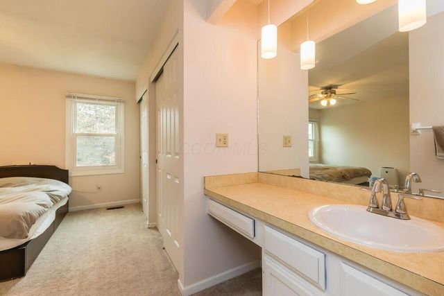 2236 Sunleaf Court, Columbus, OH 43235