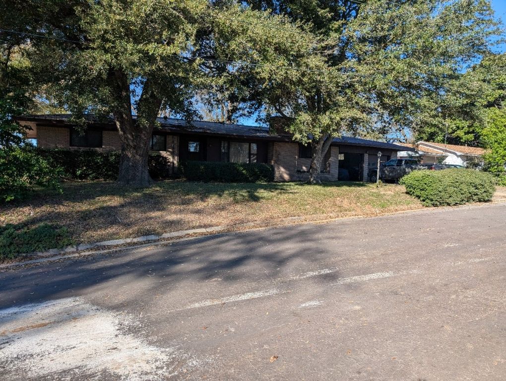 111 Maxine Street, Mineola, TX 75773