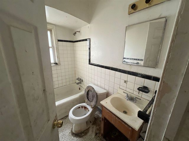 7839 Clayburn Street, Detroit, MI 48228