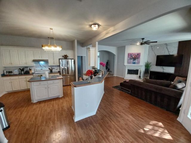 109 Cole Road, Red Oak, TX 75154