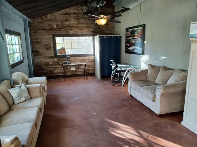 109 Cole Road, Red Oak, TX 75154