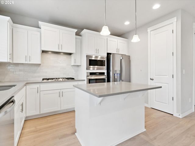 11692 Se HORSE TAIL FALLS Way, Happy Valley, OR 97086