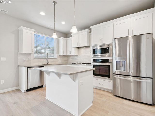 11692 Se HORSE TAIL FALLS Way, Happy Valley, OR 97086