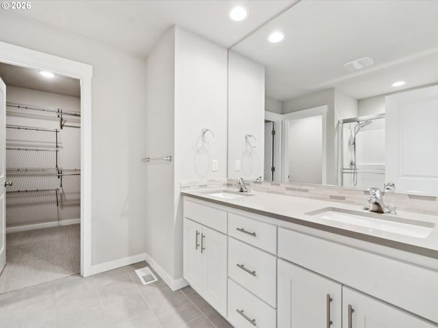 11692 Se HORSE TAIL FALLS Way, Happy Valley, OR 97086