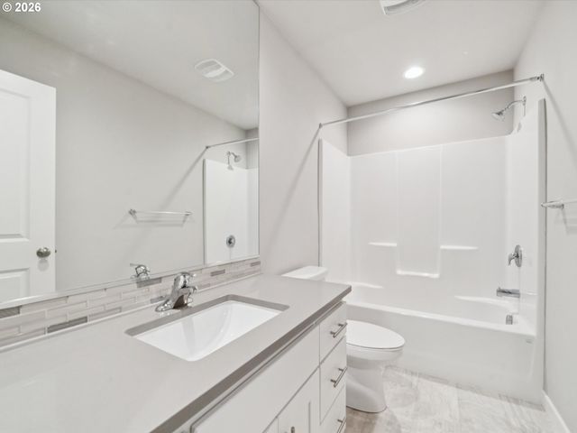 11692 Se HORSE TAIL FALLS Way, Happy Valley, OR 97086