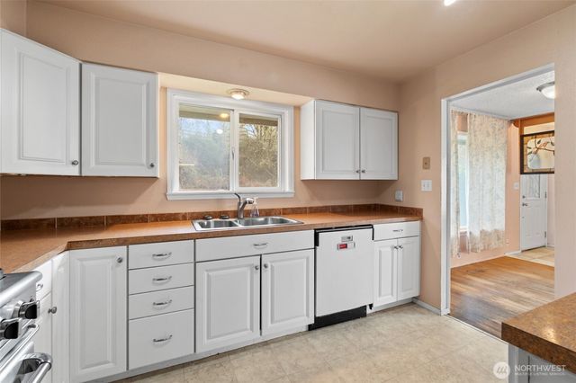 10502 Crescent Valley Drive NW, Gig Harbor, WA 98332