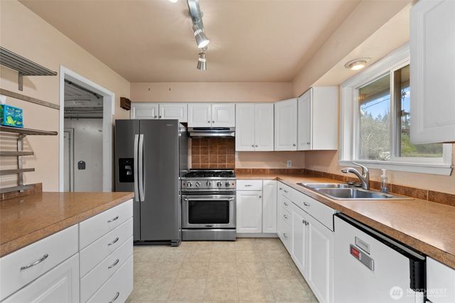 10502 Crescent Valley Drive NW, Gig Harbor, WA 98332