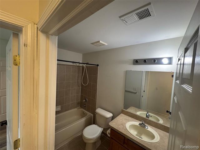 15441 Yale Drive, Clinton Township, MI 48038