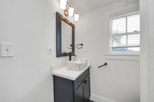 12 Stiles Street, Houston, TX 77011