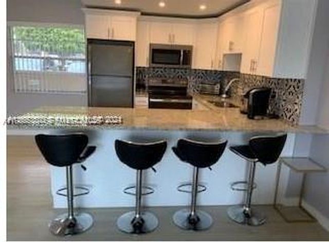 220 Kings Point Drive 106, Sunny Isles Beach, FL 33160