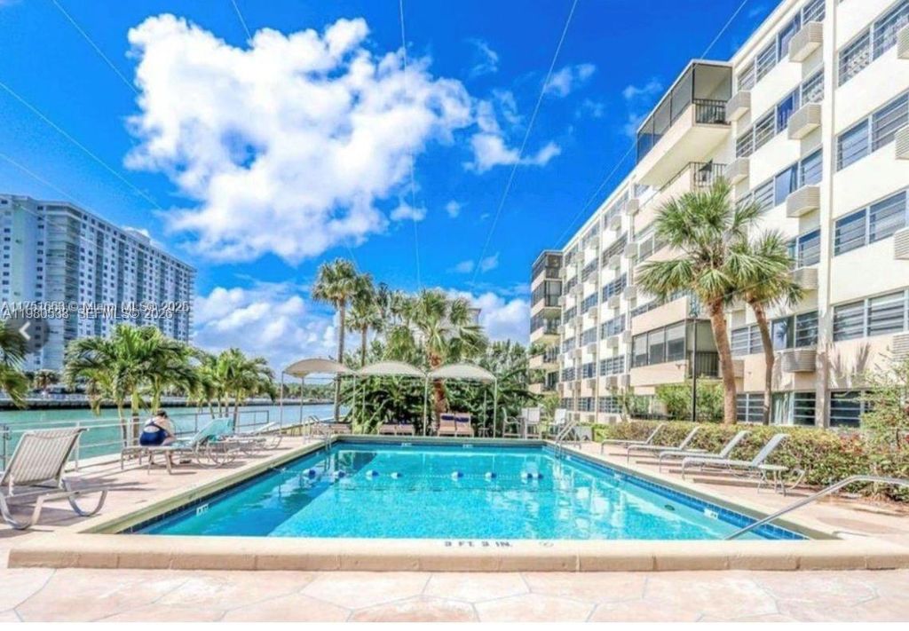 220 Kings Point Drive 106, Sunny Isles Beach, FL 33160