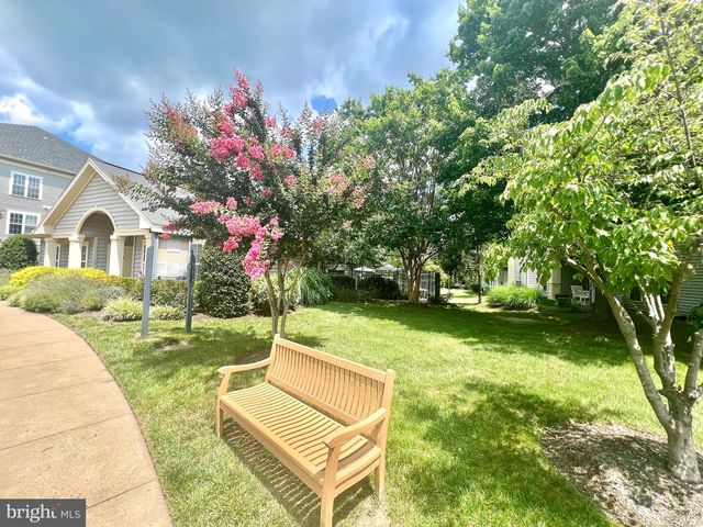 11322 WESTBROOK MILL LN #204, Fairfax, VA 22030