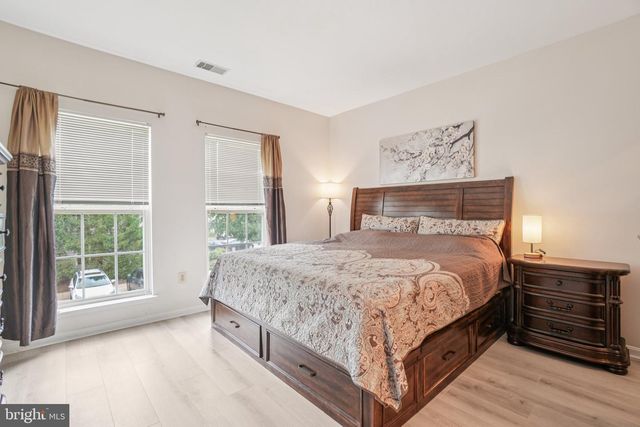 11322 WESTBROOK MILL LN #204, Fairfax, VA 22030