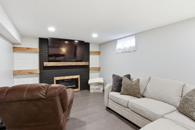 109 SYLVAN Drive, Council Bluffs, IA 51503