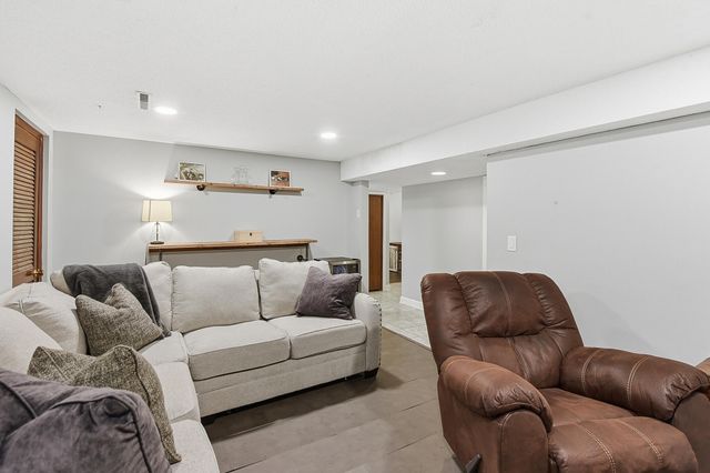 109 SYLVAN Drive, Council Bluffs, IA 51503
