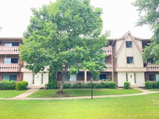 4 Parkside Court 7, Vernon Hills, IL 60061