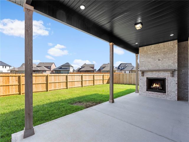 1284 Loblolly Way, Elm Springs, AR 72762