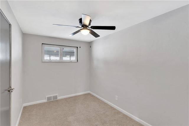 5922 Wallace Ave, Bethel Park, PA 15102