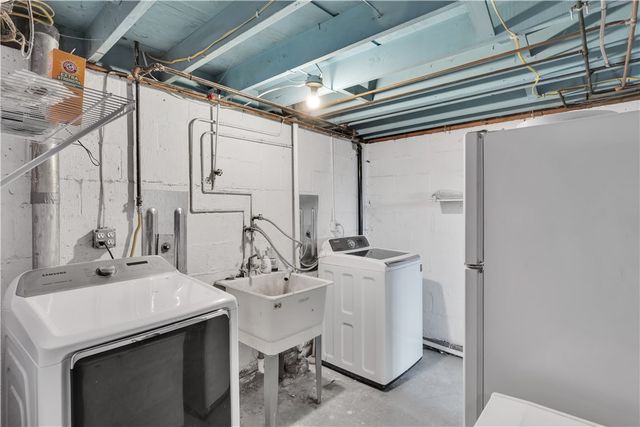 5922 Wallace Ave, Bethel Park, PA 15102