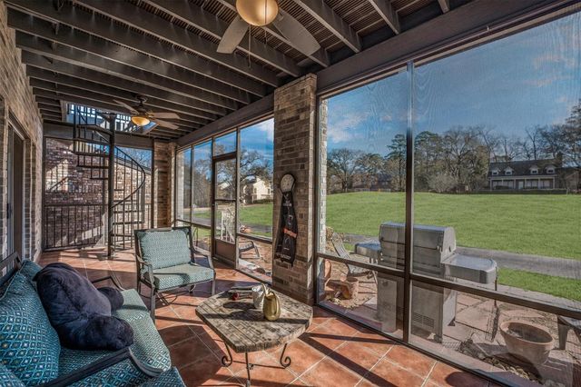 103 Fairway View Lane, Conroe, TX 77356