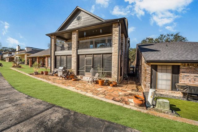 103 Fairway View Lane, Conroe, TX 77356