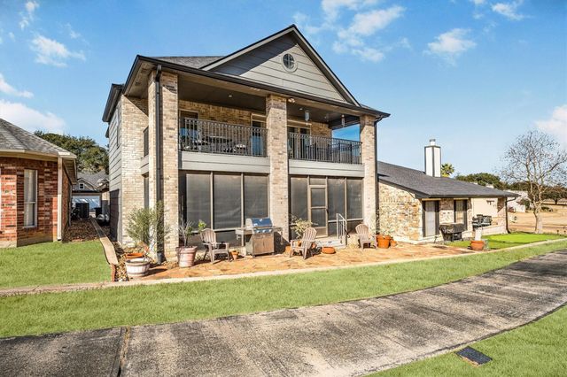 103 Fairway View Lane, Conroe, TX 77356