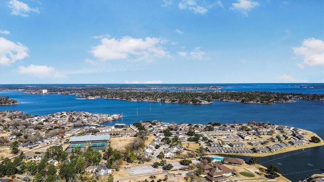 103 Fairway View Lane, Conroe, TX 77356