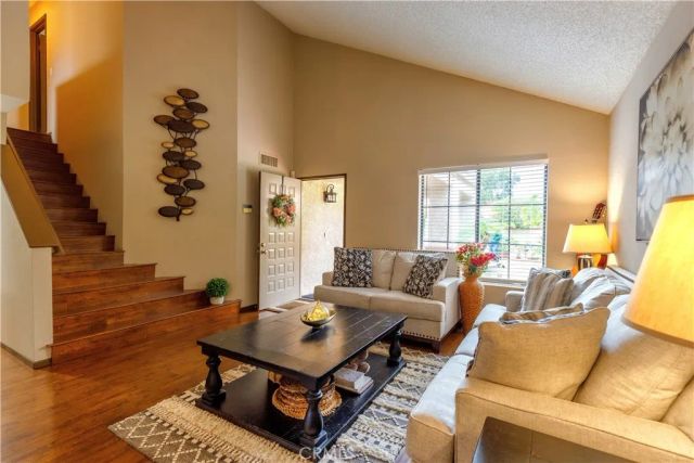 2124 Snowberry Court, Simi Valley, CA 93063