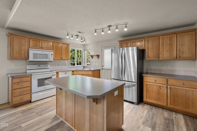 20535 Sunderland Way, Bend, OR 97701
