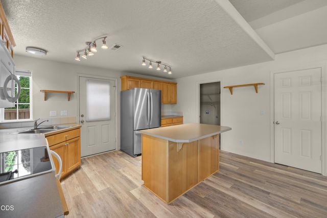 20535 Sunderland Way, Bend, OR 97701