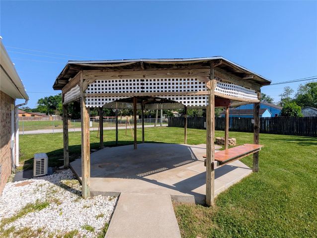 2654 Cos Street, Liberty, TX 77575