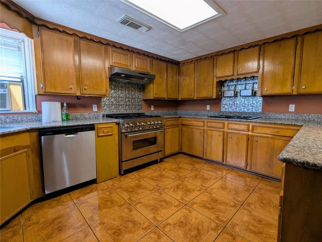 2654 Cos Street, Liberty, TX 77575