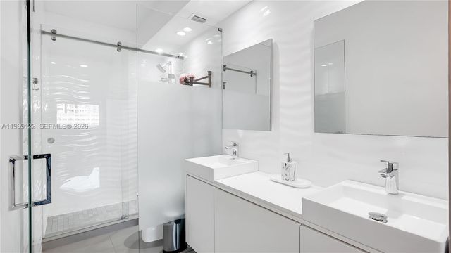 300 Bayview Dr 307, Sunny Isles Beach, FL 33160