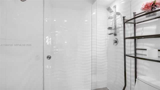 300 Bayview Dr 307, Sunny Isles Beach, FL 33160