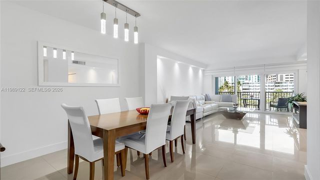 300 Bayview Dr 307, Sunny Isles Beach, FL 33160