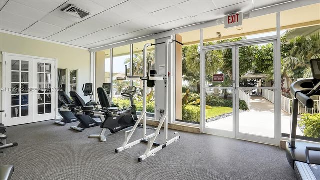 300 Bayview Dr 307, Sunny Isles Beach, FL 33160