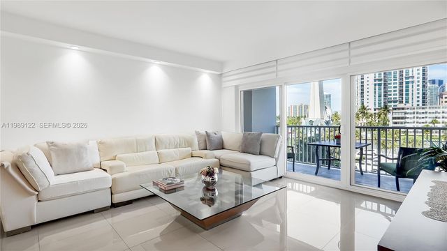 300 Bayview Dr 307, Sunny Isles Beach, FL 33160