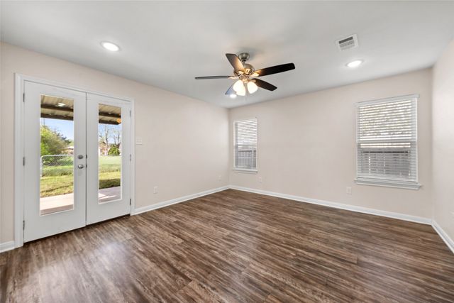 503 Washington Avenue, Mcgregor, TX 76657