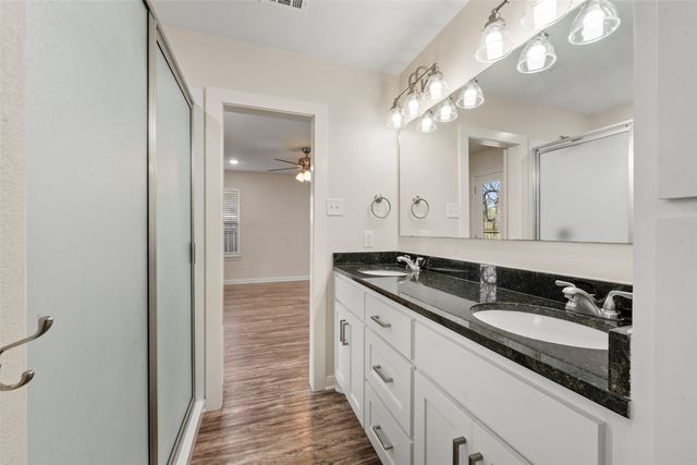 503 Washington Avenue, Mcgregor, TX 76657