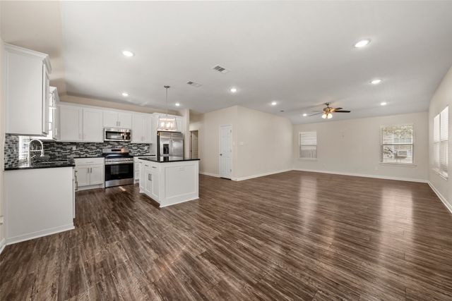 503 Washington Avenue, Mcgregor, TX 76657