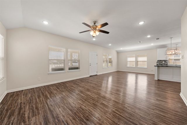 503 Washington Avenue, Mcgregor, TX 76657