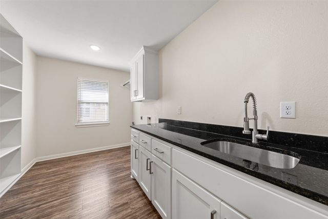 503 Washington Avenue, Mcgregor, TX 76657