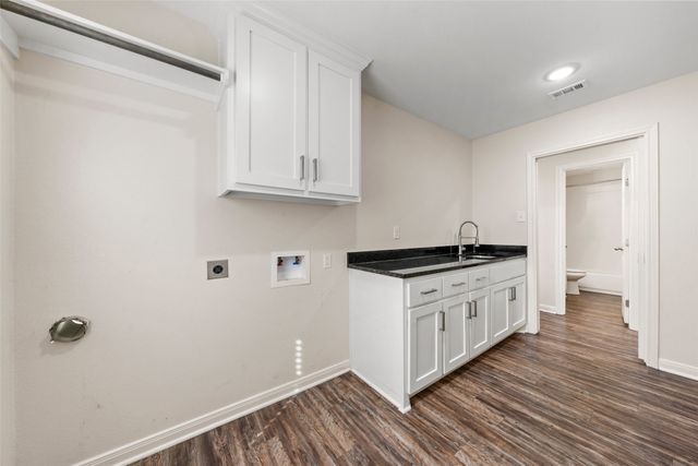 503 Washington Avenue, Mcgregor, TX 76657