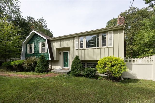 23 Lexington Ln, Millis, MA 02054