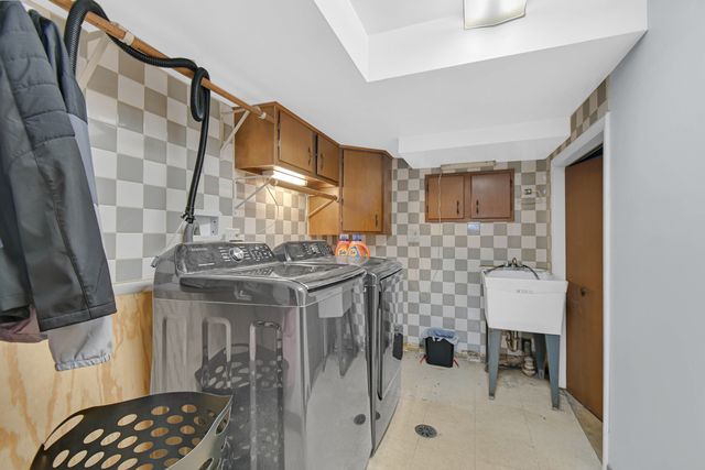 8622 W 90th Place, Hickory Hills, IL 60457