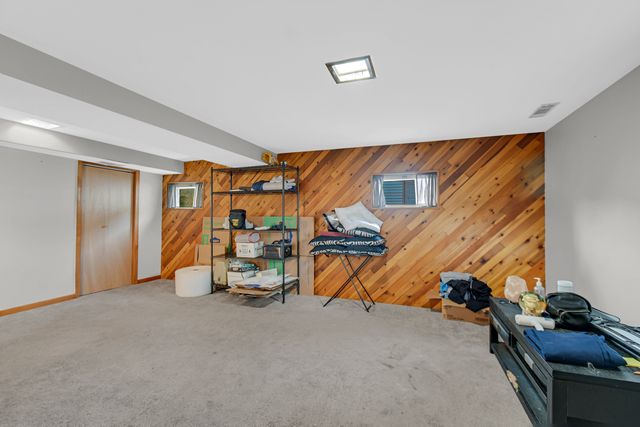 8622 W 90th Place, Hickory Hills, IL 60457