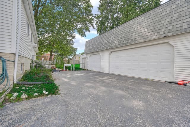 8622 W 90th Place, Hickory Hills, IL 60457