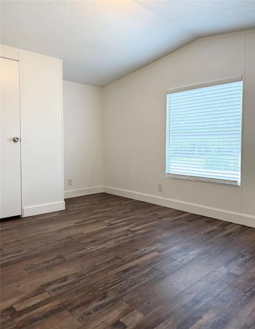 5323 N Redell Road, Baytown, TX 77521